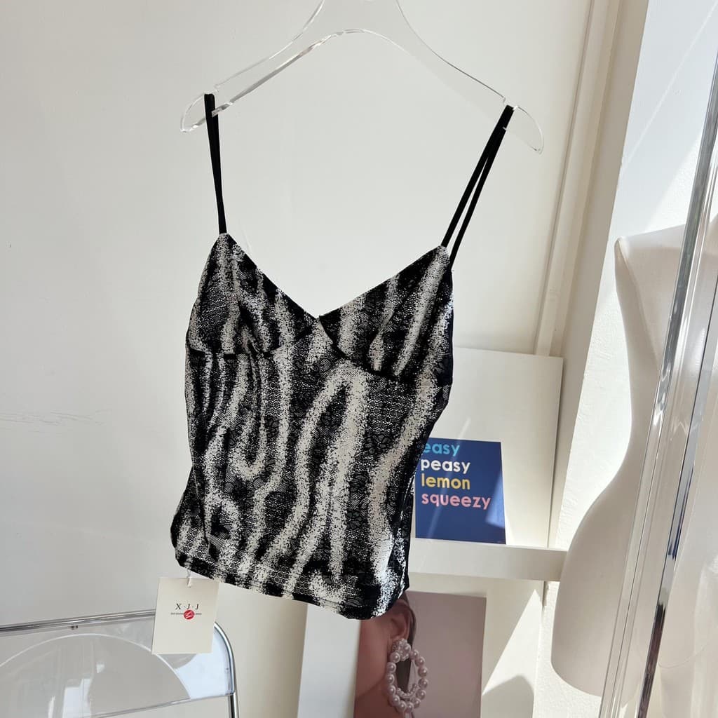 77UNI Tank 7034 Zebra-stripe suspender เสื้อสายเดี่ยวลายม้าลายสีดำผ้าซีทรู ช่วงอกผ้า2ชั้น รูปที่ 1