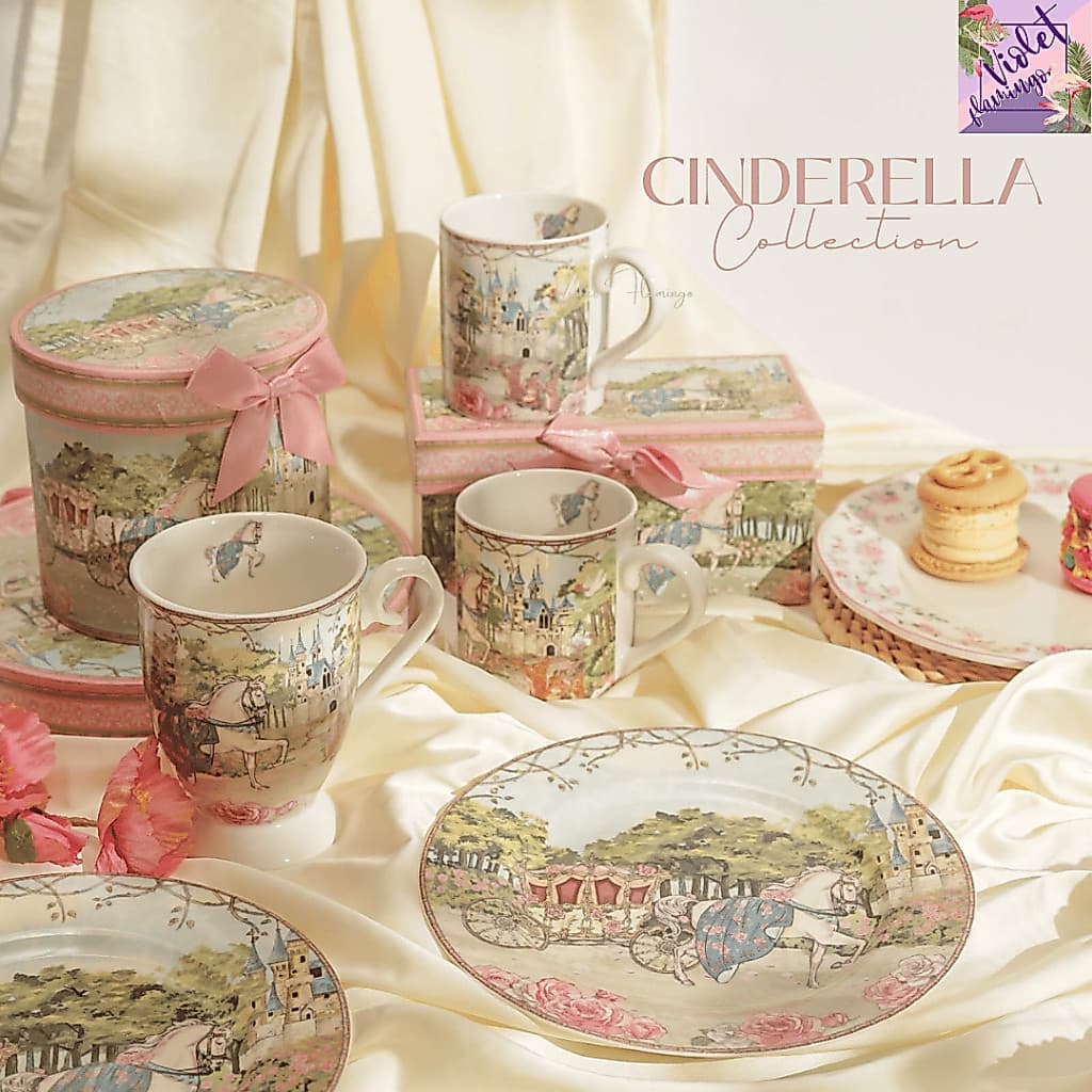 Violet Flamingo Cinderella Collection – แก้วมัคพร้อมกล่องของขวัญ ลายรถม้า & ปราสาท เนื้อเซรามิกพรีเมียม รูปที่ 1