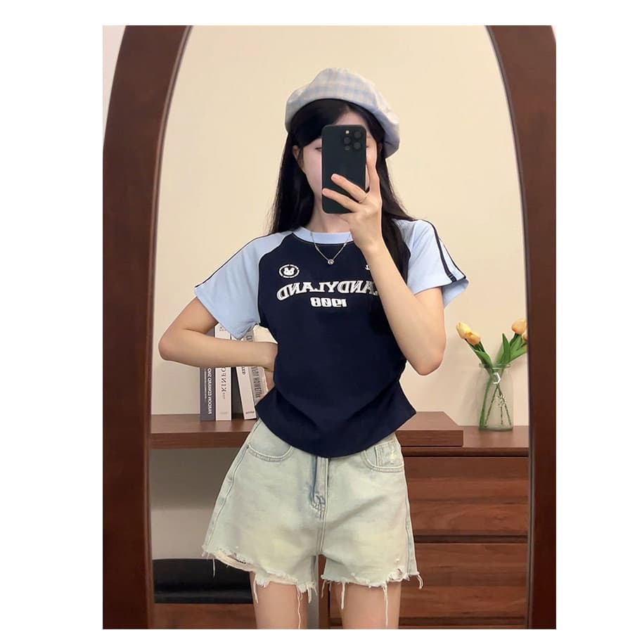 Hotgirl เสื้อยืดแฟชั่นผู้หญิง เสื้อยืดทรงซ้อ แขนสั้นพิมพ์ลาย ดีไซน์เก๋ไก้และจีบด้านข้าง ย้อนยุค รูปที่ 3
