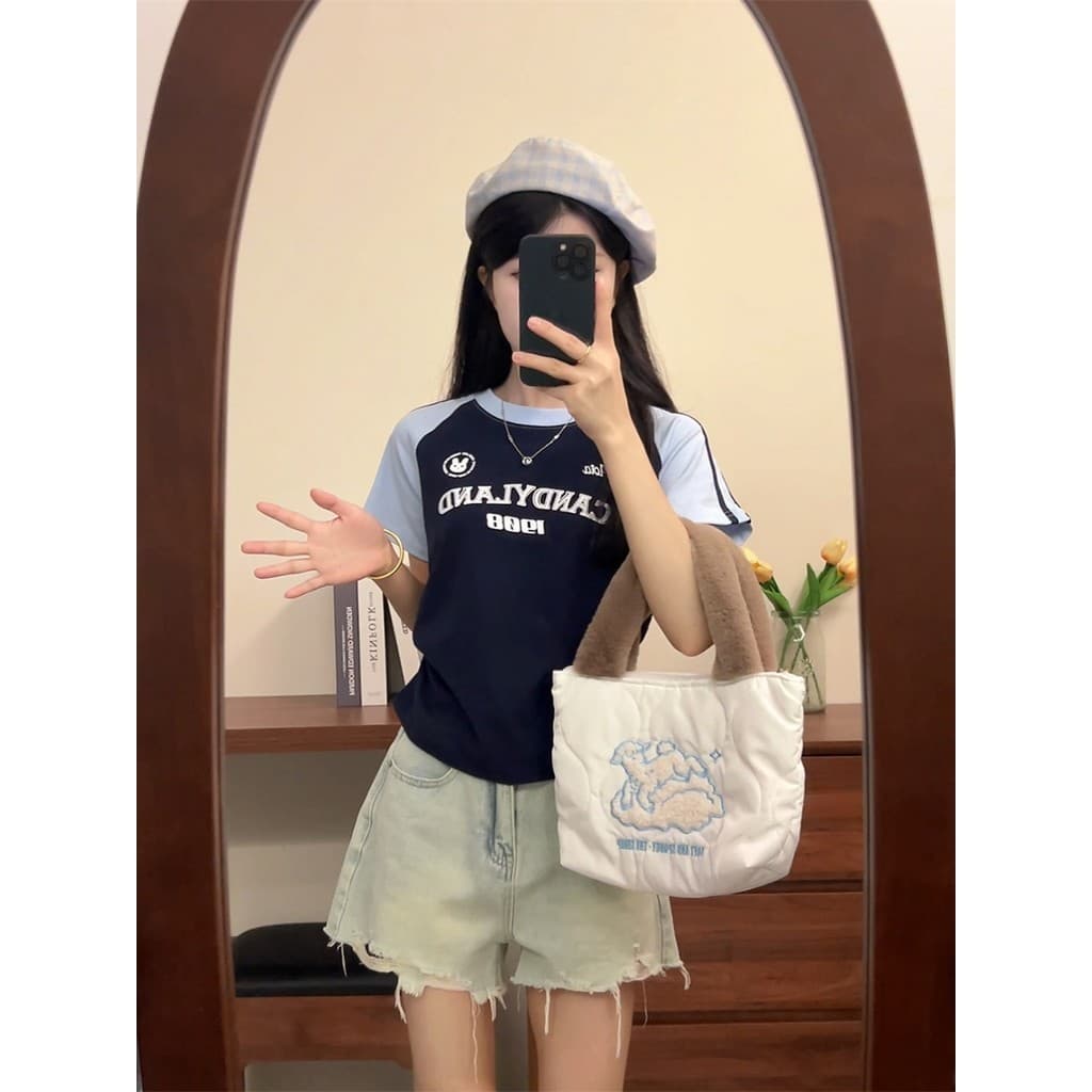 Hotgirl เสื้อยืดแฟชั่นผู้หญิง เสื้อยืดทรงซ้อ แขนสั้นพิมพ์ลาย ดีไซน์เก๋ไก้และจีบด้านข้าง ย้อนยุค รูปที่ 9