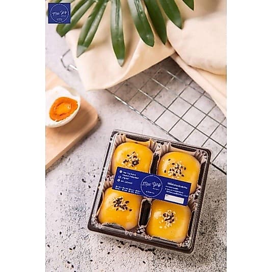 ขนมเปี๊ยะไข่เค็มลาวา4ชิ้น by Mae Ying bakery สูตรชาววังอบควันเทียน แป้งบาง ไข่เค็มลาวาแน่นๆเน้นๆ หอม อร่อย 100% รูปที่ 1