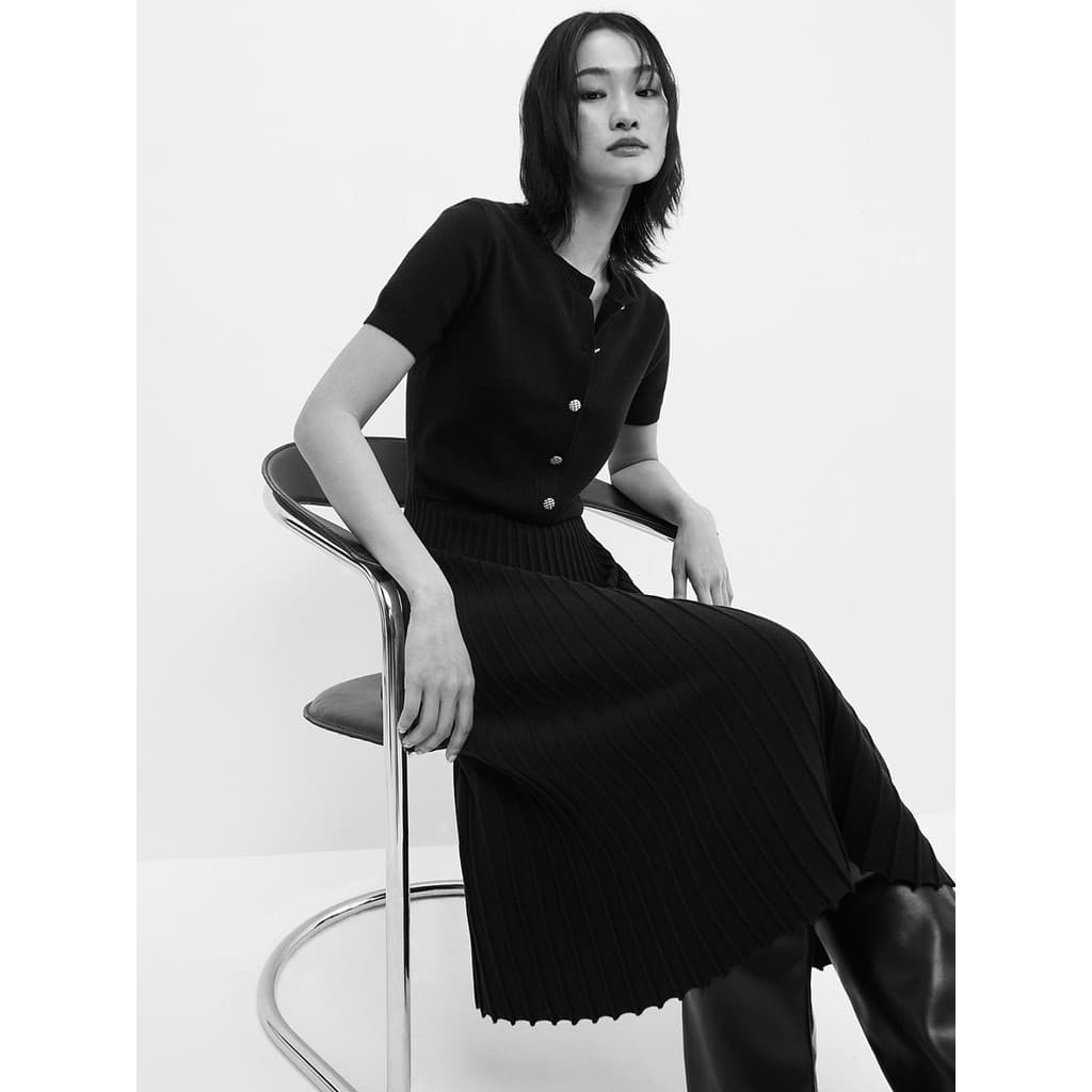 เดรสพลีทยาวผ้าไหมพรมมาพร้อมกระดุมทั้งตัว / Knitted Pleated Button Midi Dress รูปที่ 2