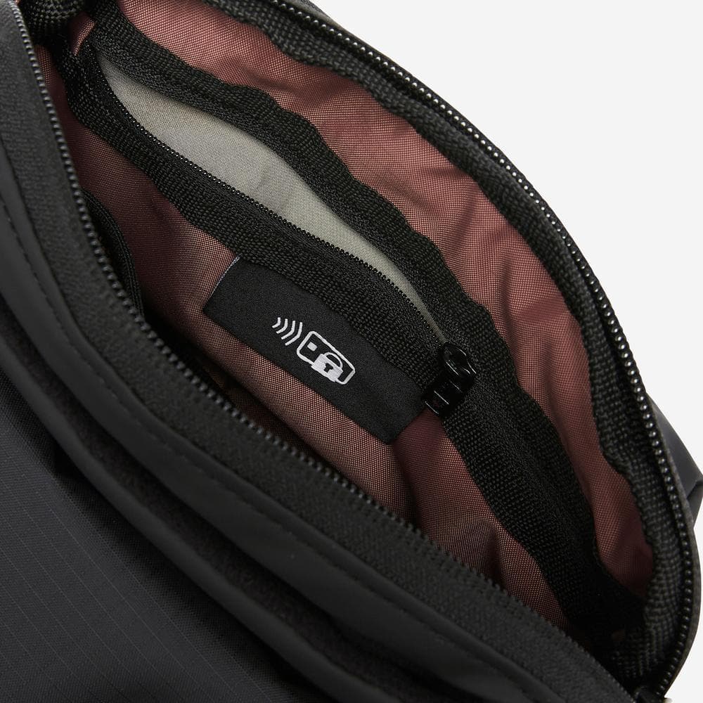Decathlon 1.3L Urban Walking Mini Satchel Activ Mblty Venice กระเป๋าขนาดเล็ก 1.3 ลิตร - Black รูปที่ 4