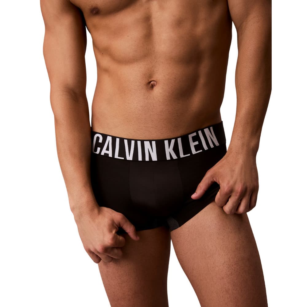 CALVIN KLEIN กางเกงในผู้ชาย Intense Power Microfiber ทรง Low Rise Trunk รุ่น NB4401 UB1-สีดำ รูปที่ 2