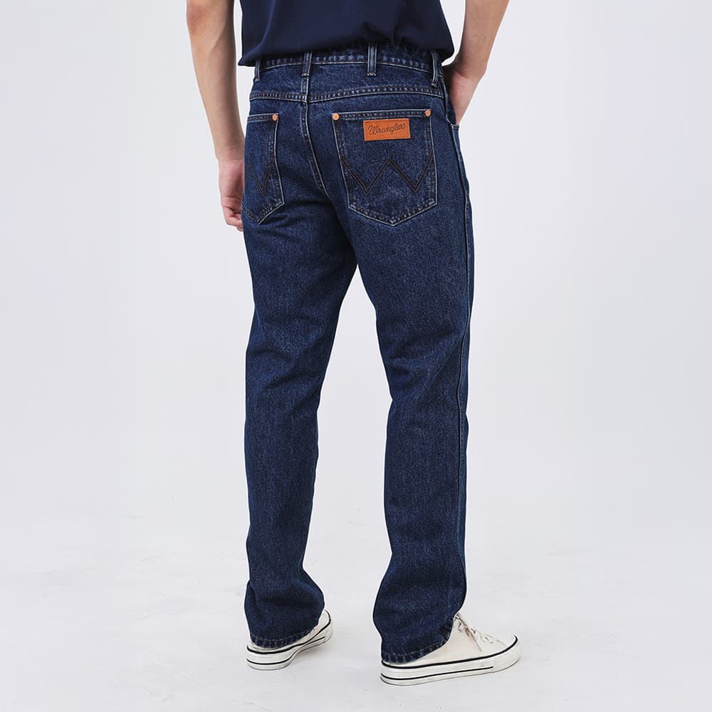 WRANGLER กางเกงยีนส์ผู้ชาย เอวกลาง ทรงตรง รุ่น WR S326MGREF11 สียีนส์กลาง รูปที่ 4