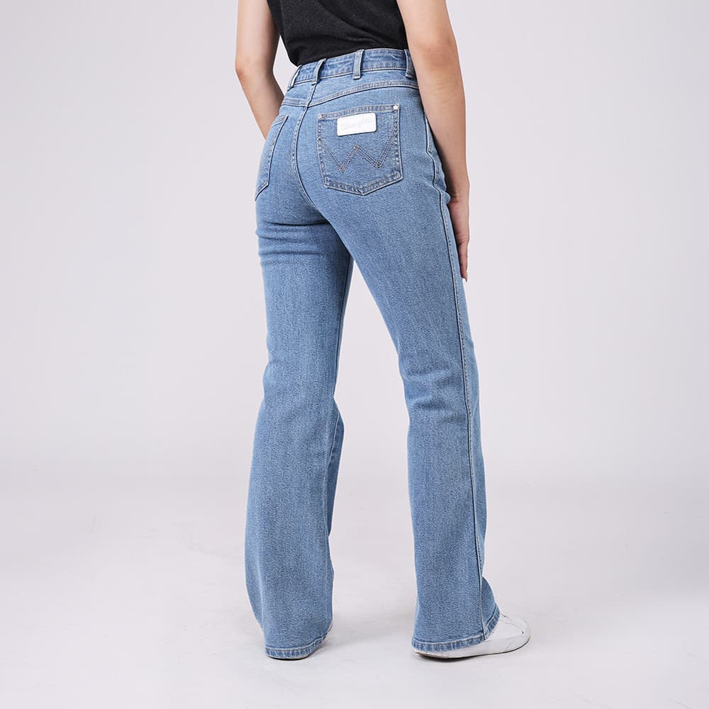 WRANGLER กางเกงยีนส์ผู้หญิง เอวสูง ทรงขาม้า Bootcut รุ่น WR S526WBOTF12 สียีนส์อ่อน รูปที่ 4