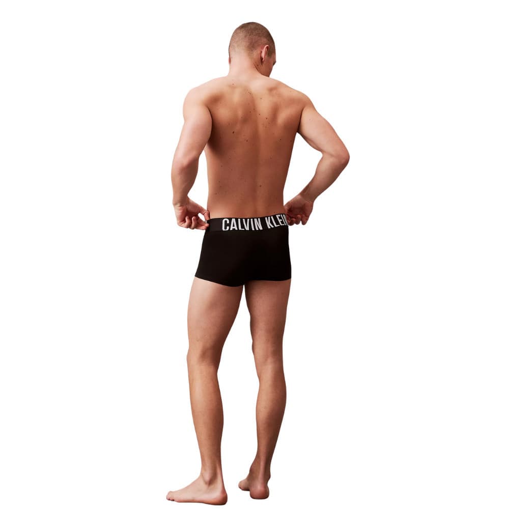 CALVIN KLEIN กางเกงในผู้ชาย Intense Power Microfiber Stretch แพ็ค 3 ชิ้น ทรง Low Rise Trunk รุ่น NB3611 ZDH-สีดำ รูปที่ 4