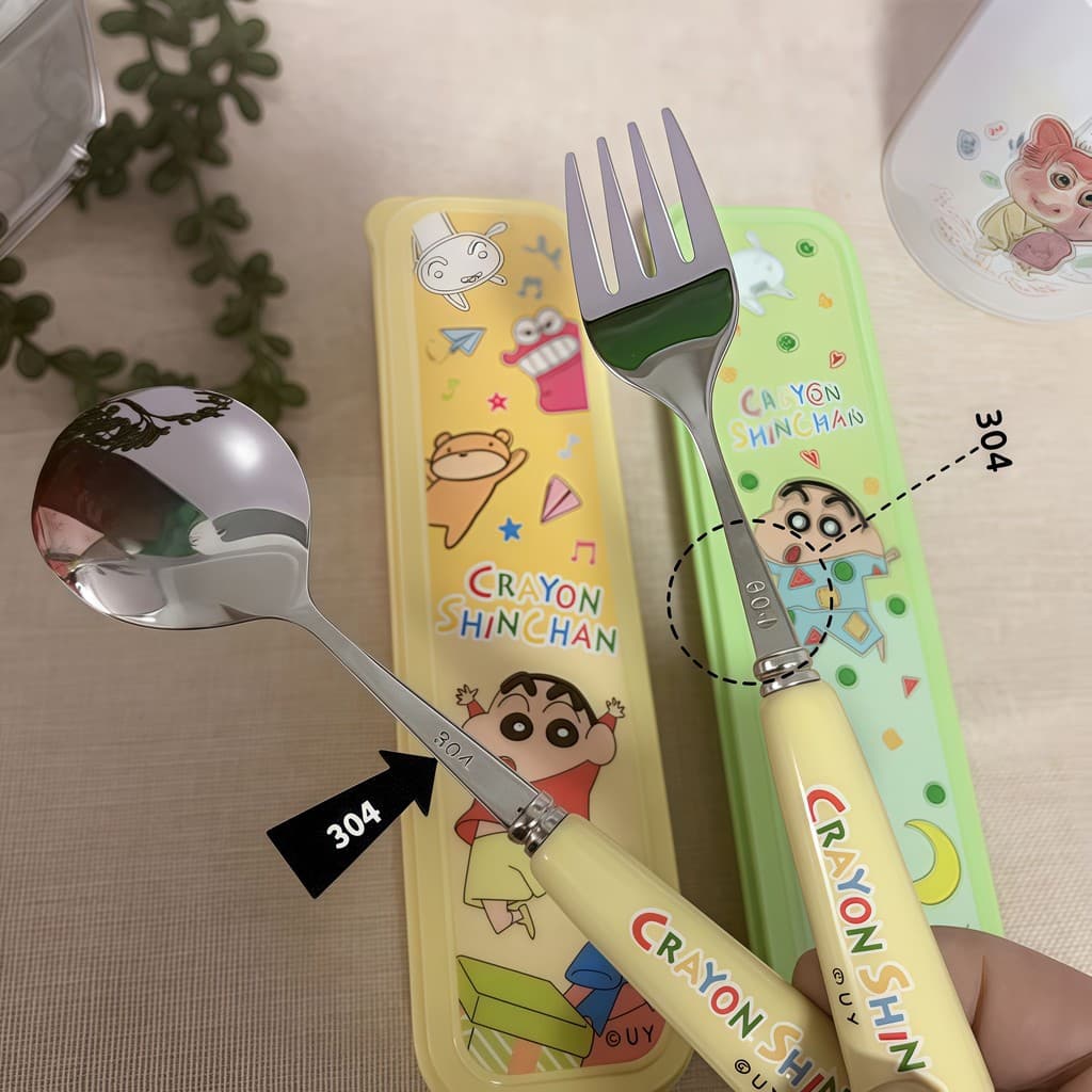 ชุดช้อนส้อมและตะเกียบสแตนเลสลาย Crayon Shin-chan สำหรับนักเรียน พกพาสะดวก พร้อมกล่อง TH รูปที่ 2