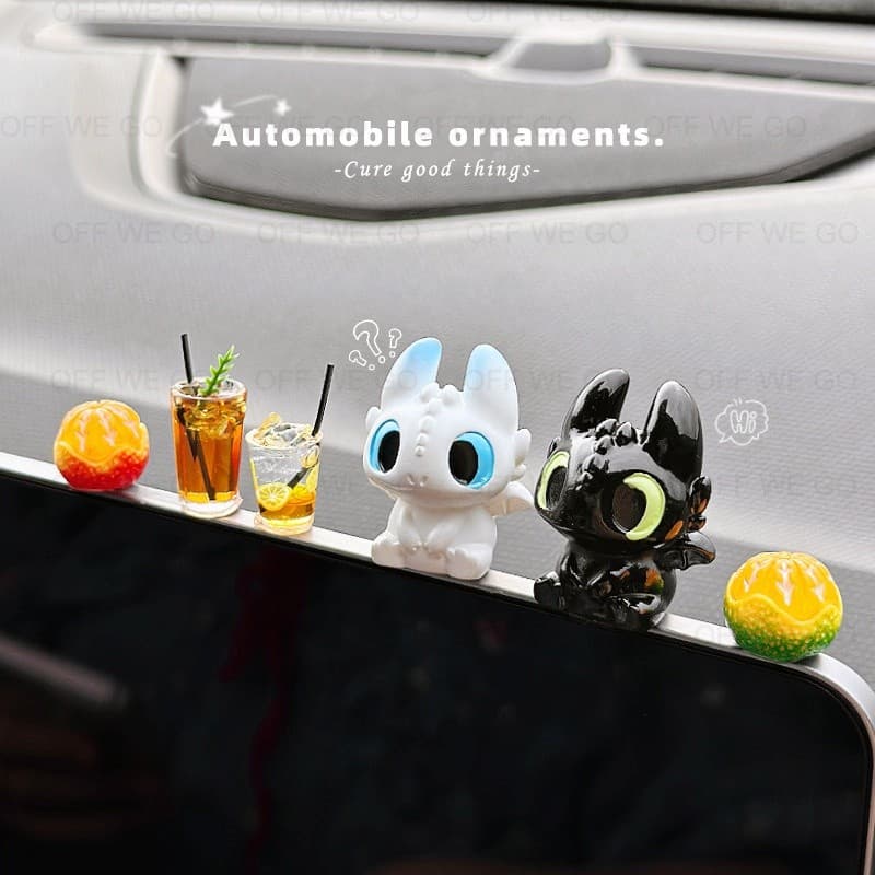 ตุ๊กตาเขี้ยวกุดน่ารัก – แฮนด์เมดการ์ตูนมังกรเครื่องประดับสําหรับรถแดชบอร์ดสก์ท็อปคอมพิวเตอร์ตกแต่งบ้านของขวัญสร้างสรรค์สําหรับแฟนๆ รูปที่ 3