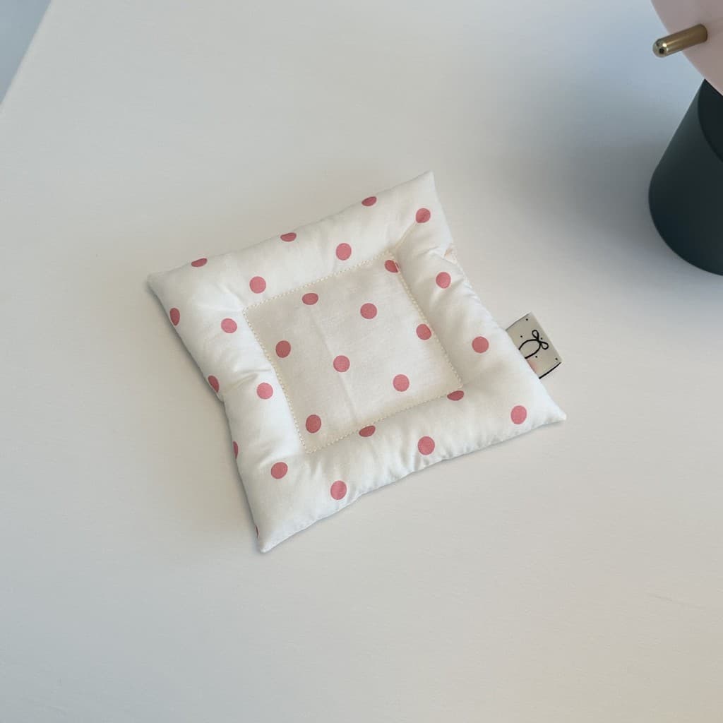 Ins Polka Dot ประณีต Coaster ฉนวนกันความร้อนสแควร์ผ้านุ่มน่ารัก Polka Dot ตกแต่งห้องครัวร้านอาหาร รูปที่ 8