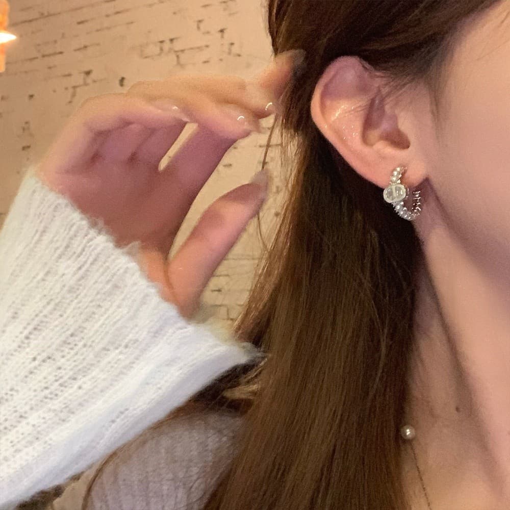 Niche Design Square Round Face Ear Cuffs Advanced Ear Clip Set No Piercing ต่างหูผู้หญิงสไตล์ใหม่ รูปที่ 9