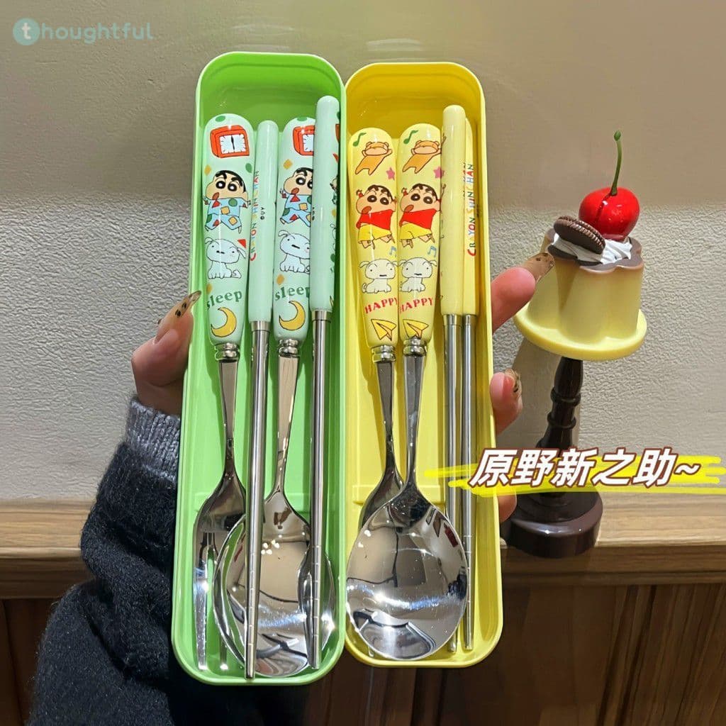 ชุดช้อนส้อมและตะเกียบสแตนเลสลาย Crayon Shin-chan สำหรับนักเรียน พกพาสะดวก พร้อมกล่อง TH รูปที่ 1