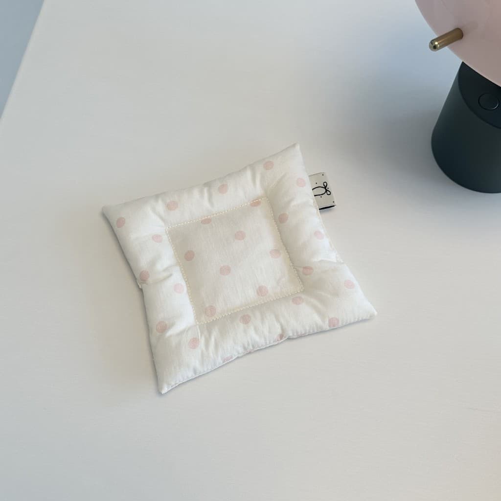 Ins Polka Dot ประณีต Coaster ฉนวนกันความร้อนสแควร์ผ้านุ่มน่ารัก Polka Dot ตกแต่งห้องครัวร้านอาหาร รูปที่ 9