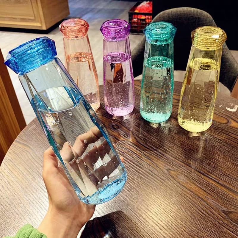 ขวดแก้วคริสตัล ขนาด 500ml. รูปเพชร ขวดน้ำลายเพชร ขวดแก้วใส กระบอกแก้วน้ำ มีให้เลือก 5สี ดีไซน์สวยงาม รูปที่ 2