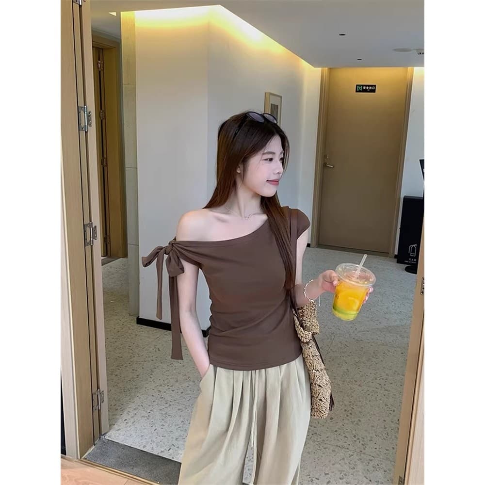 Nemo#FY5179 เสื้อยืดแขนกุด เปิดไหล่ ดีเทลผูกโบว์ สีพื้น ใส่ได้2แบบ มีฟองน้ำ รูปที่ 4