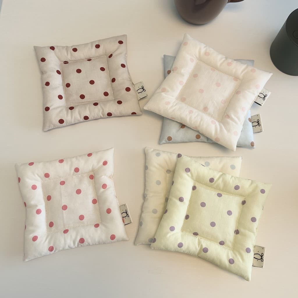 Ins Polka Dot ประณีต Coaster ฉนวนกันความร้อนสแควร์ผ้านุ่มน่ารัก Polka Dot ตกแต่งห้องครัวร้านอาหาร รูปที่ 2