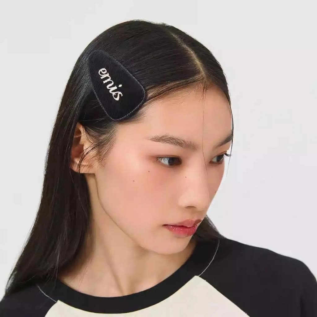 Emis เครื่องประดับผม วัสดุผ้าลูกฟูก สไตล์ Emis แฟชั่นหวาน สไตล์ดาราอินเทอร์เน็ต ตัวอักษรบ้านแบรนด์ กิ๊บติดผม ที่คาดผม ผ้าฝ้ายคุณภาพดี ไม่ฝัง ญี่ปุ่นและเกาหลี รูปที่ 4