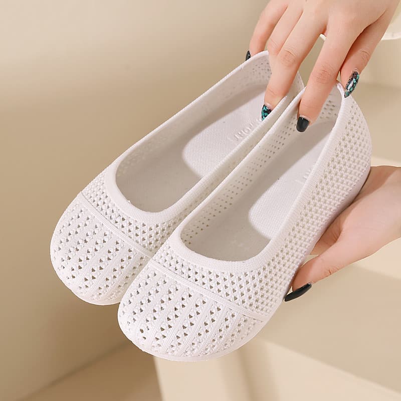 ส่งเร็วรองเท้าผู้หญิง แฟชั่น PVC รองเท้าสวมแบบโปร่ง ระบายอากาศดี แมทช์ง่าย ทุกสไตล์ ทุกโอกาส มี 3 สี เลือกได้ B-081 รูปที่ 4