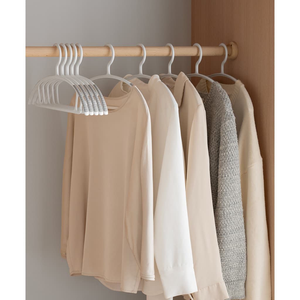 Omocha | ไม้แขวนเสื้อ ไม้แขวนเสื้อทรงโค้ง ถนอมไหล่เสื้อ กันไหล่ยื่น Clothes Hanger รูปที่ 8