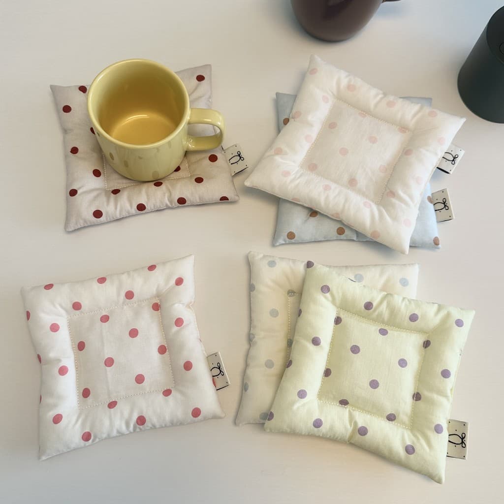 Ins Polka Dot ประณีต Coaster ฉนวนกันความร้อนสแควร์ผ้านุ่มน่ารัก Polka Dot ตกแต่งห้องครัวร้านอาหาร รูปที่ 3