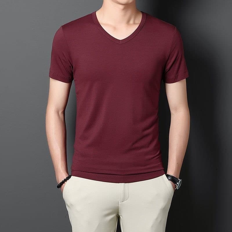 เสื้อยืดแขนสั้นผู้ชาย แบบคอวีบาง สไตล์ลำลอง สีทึบ ทรงกระโปรงสั้น รูปที่ 4