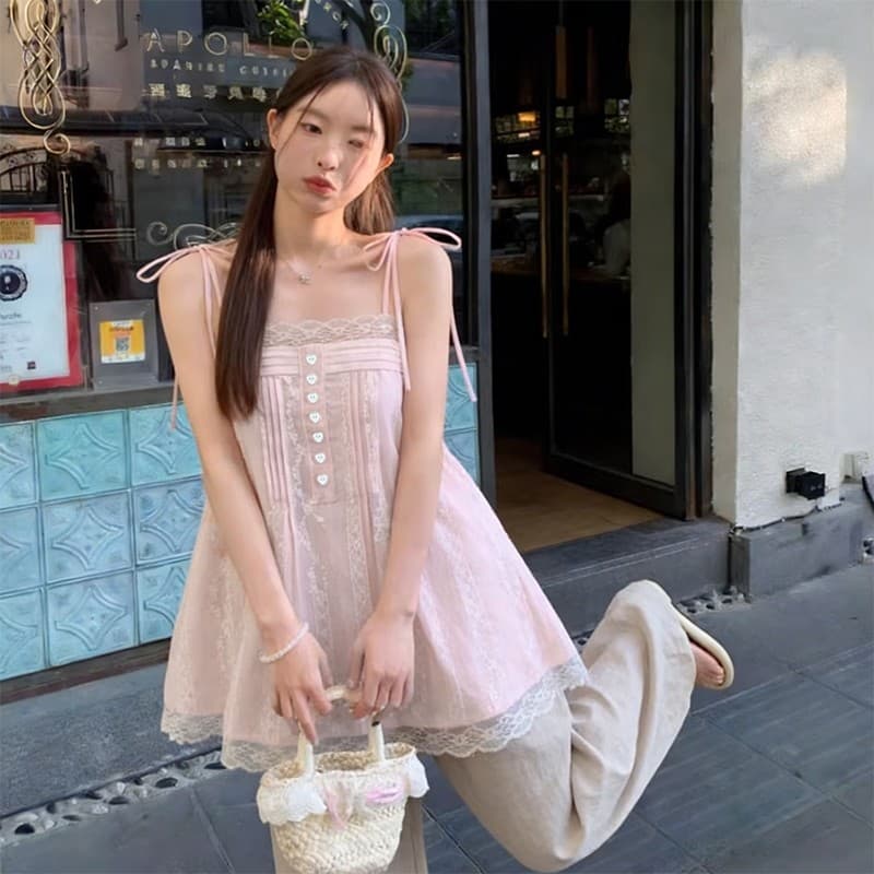 ZIRA เสื้อสายเดี่ยว สไตล์เกาหลี แฟชั่นสุดฮิต ผ้าปั้มนูนลายดอก งานลูกไม้เลส ลูกบานกระดุมหัวใจ ยางยืด น่ารัก รูปที่ 2