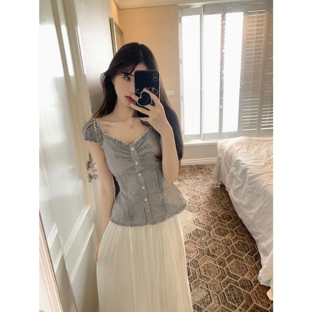 SuperCandyเสื้อเชิ้ตแขนสั้นลายทางคอวี ทรงสวยหวาน มีระบาย ติดกระดุม ช่วยให้ดูผอมเพรียว ชุดสาวเซ็กซี่ รูปที่ 8