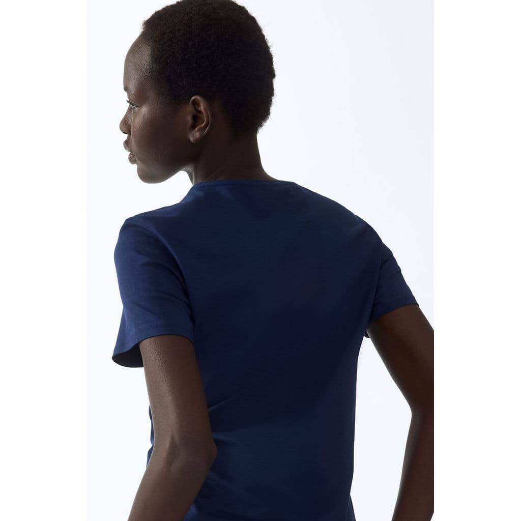 H&M เสื้อยืดฟิตติ้ง Women Fitted T-shirt 1260200_9 รูปที่ 2