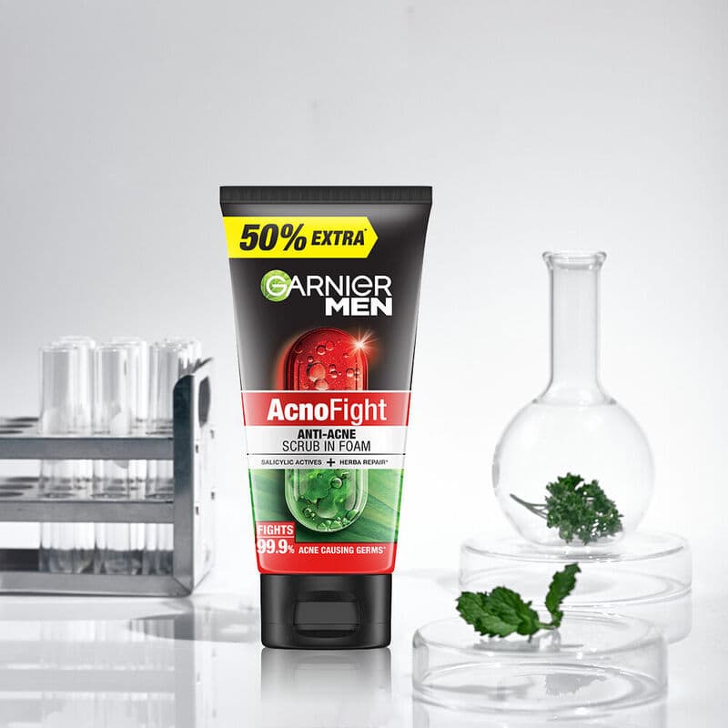Garnier Men Acnofight Anti-Acne Scrub in Foam 150ml การ์นิเย่ โฟมล้างหน้าสำหรับผู้ชาย. รูปที่ 3
