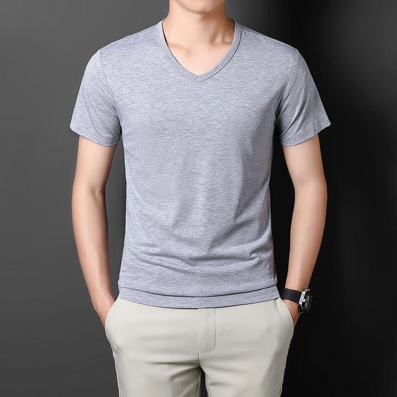 เสื้อยืดแขนสั้นผู้ชาย แบบคอวีบาง สไตล์ลำลอง สีทึบ ทรงกระโปรงสั้น รูปที่ 5