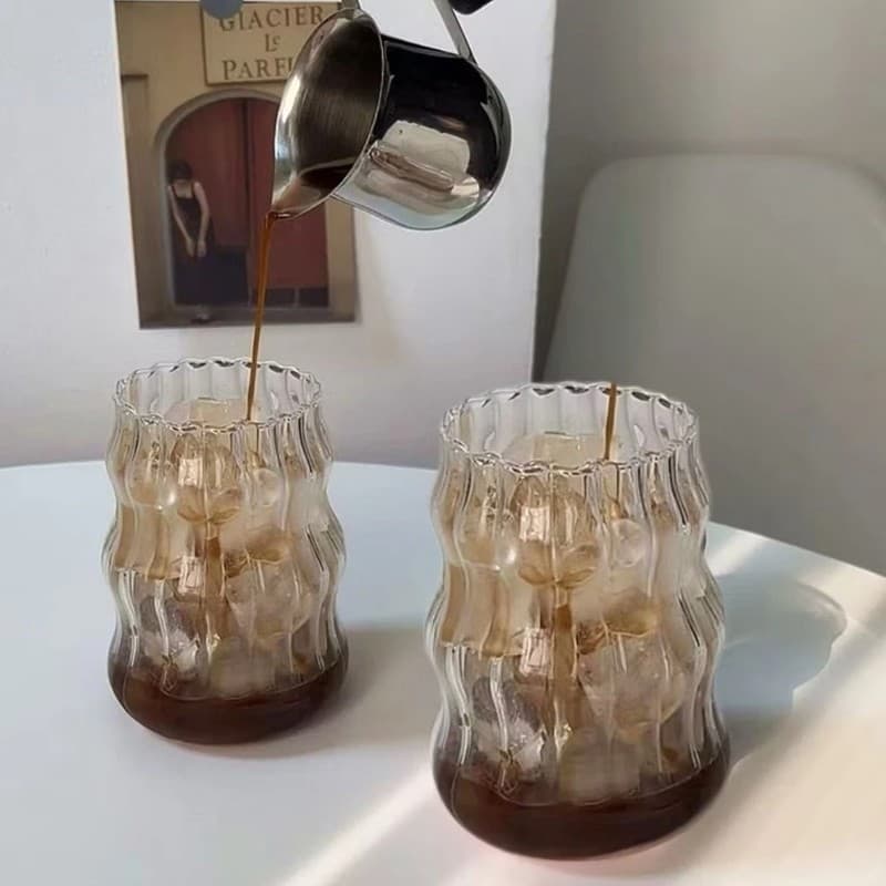SUNNY INS 530 มล. แก้วกาแฟ ทรงกลม สไตล์เกาหลี ทนความร้อน สีโปร่งใส แก้วใสลายตรง แก้วคาเฟ่ ถ้วยแก้วบอโลซิลิเกตสูง ดืมนม รูปที่ 5