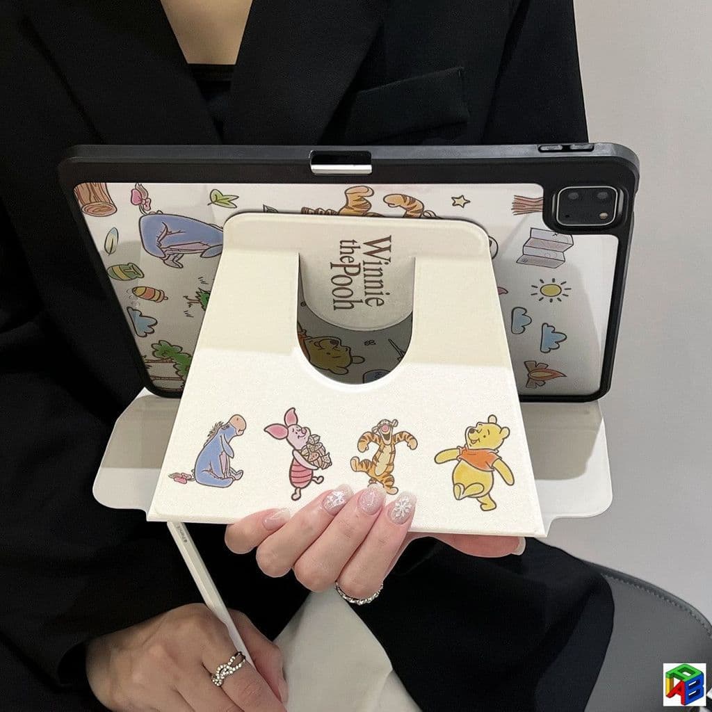หมีน้อย เดอะพูห์ 720° หมุนสามพับเคสiPad Gen11-A16 Gen10 10.9 นิ้ว/Air7 M3 2025/Air6/5/4 M2 mini6/7 8.3 นิ้วPro2025 M5/Gen7/8/9 10.2 เคสอะคริลิค รูปที่ 6