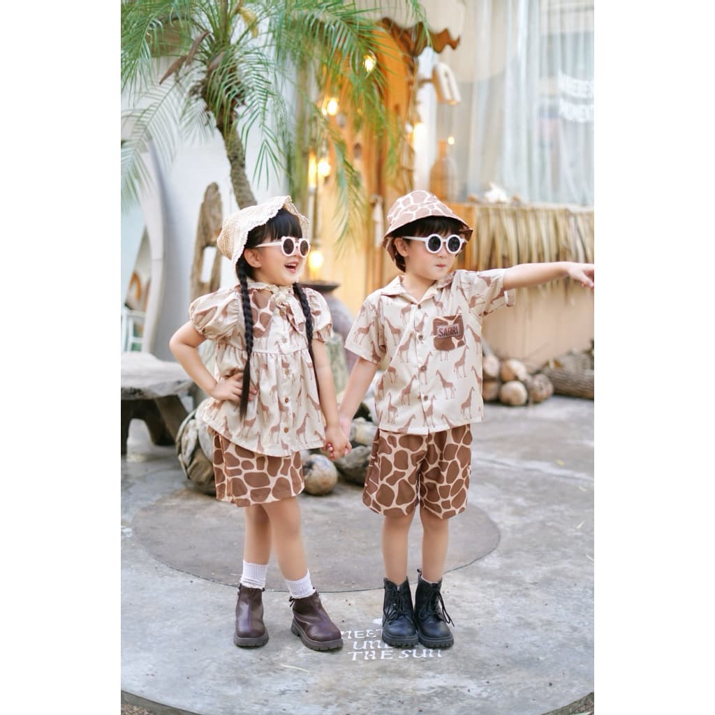 Safari Family Set ชุดครอบครัวลายยีราฟ พ่อแม่ลูก เสื้อฮาวายเซ็ตครอบครัว ใส่เที่ยวทะเล คาเฟ่ ถ่ายรูปน่ารัก รูปที่ 2