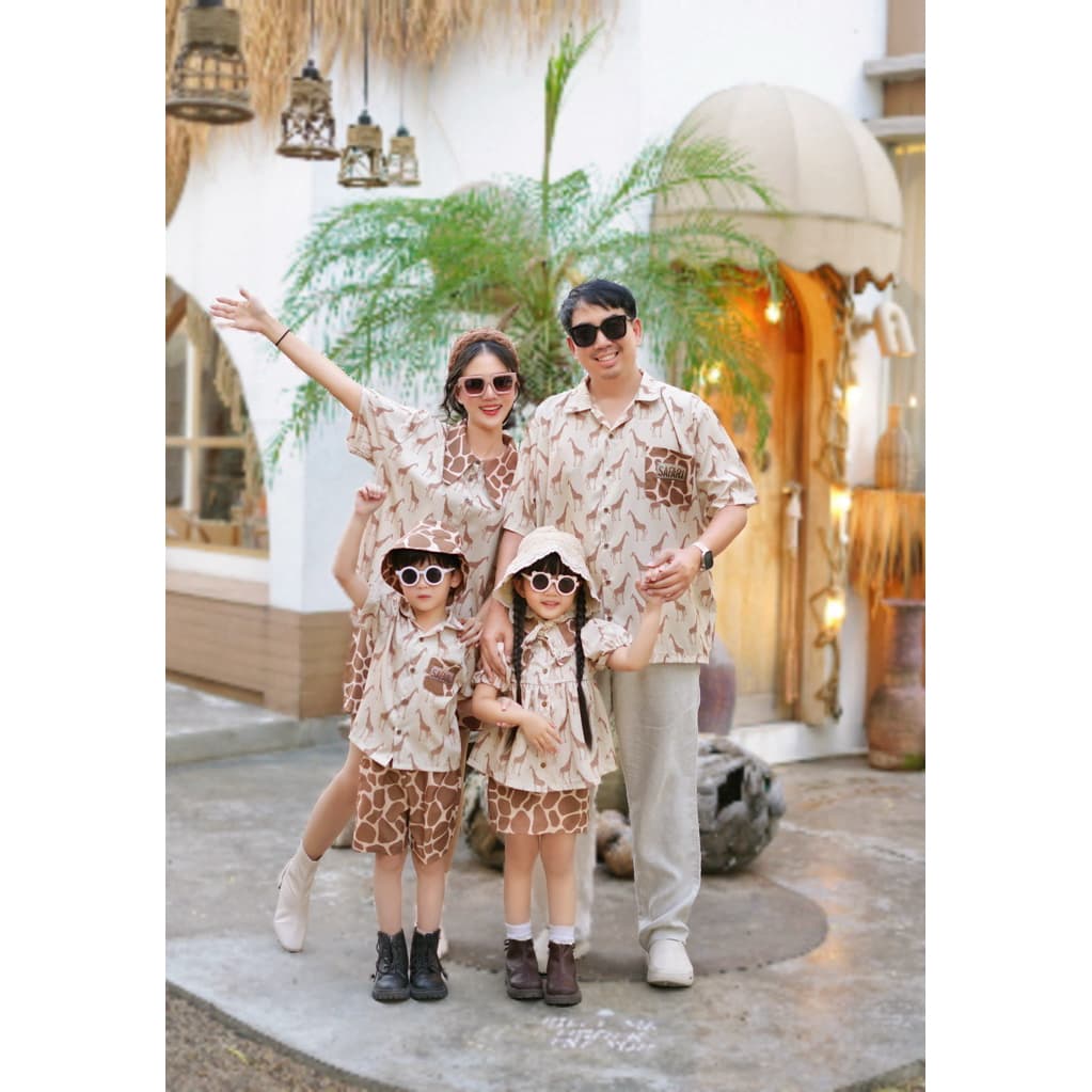 Safari Family Set ชุดครอบครัวลายยีราฟ พ่อแม่ลูก เสื้อฮาวายเซ็ตครอบครัว ใส่เที่ยวทะเล คาเฟ่ ถ่ายรูปน่ารัก รูปที่ 4