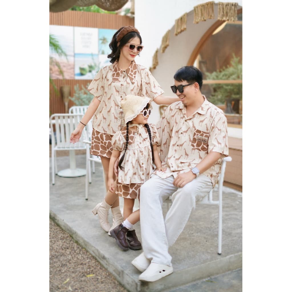 Safari Family Set ชุดครอบครัวลายยีราฟ พ่อแม่ลูก เสื้อฮาวายเซ็ตครอบครัว ใส่เที่ยวทะเล คาเฟ่ ถ่ายรูปน่ารัก รูปที่ 3