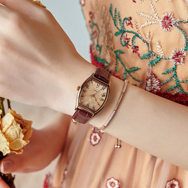 นาฬิกาผู้หญิงสไตล์ทันสมัย | สายนาฬิกาหนังสีน้ำตาล Retro ควอตซ์ Reloj รูปที่ 3