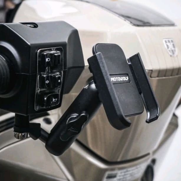 ใหม่!! ที่จับ มือถือ ใต้แฮนด์ J200 G350 X300 X200 X250 V200 V125 รุ่นSmart ปรับง่าย ลงตัว พร้อมบูส+น็อตสแตนเลส : Pocenti รูปที่ 1