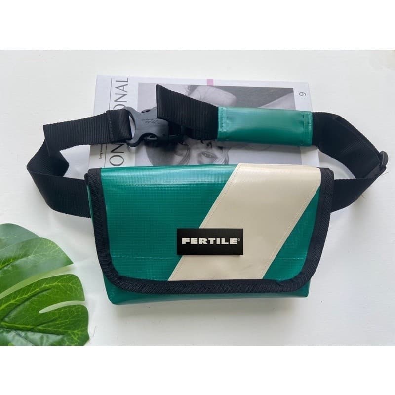 กระเป๋าผ้าใบวินเทจ กระเป๋าคาดอกผู้ชาย กันน้ำได้ 100% ฟรีดันทรง มีหลายสี กระเป๋าสะพายข้าง รูปที่ 3