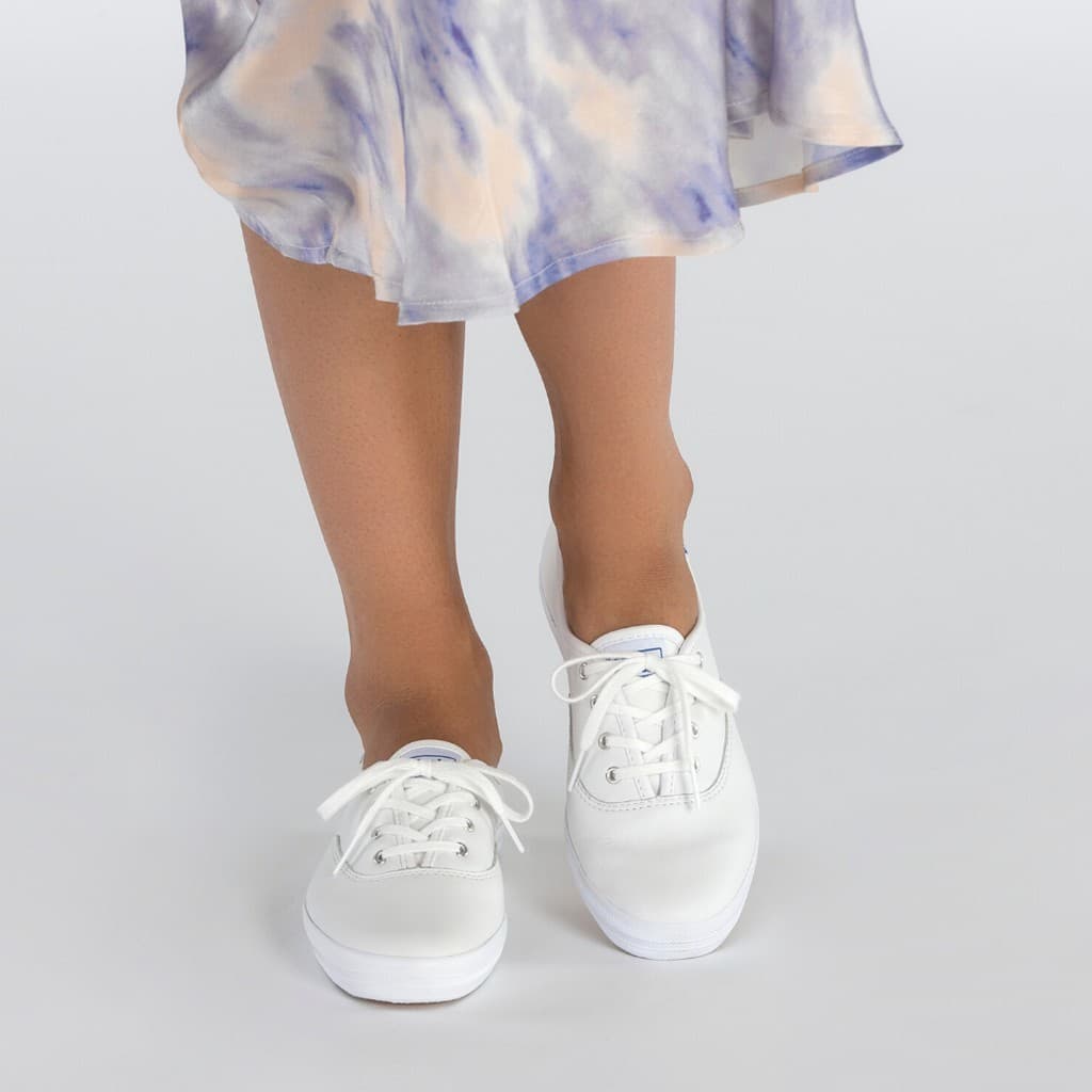 KEDS รองเท้าผ้าใบหนัง แบบผูกเชือก รุ่น CHAMPION CORE LEATHER สีขาว รูปที่ 4