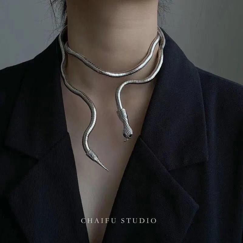 สร้อยคอในรูปแบบงู ส่งจากกรุงเทพมหานคร สายข้อมดงู ยี่ห้อคุณภาพ! ด้วยข้อมโลหะคุณภาพสูง พร้อมรับประกัน 1 ปี! สไตล์โด่งดังขอ รูปที่ 2