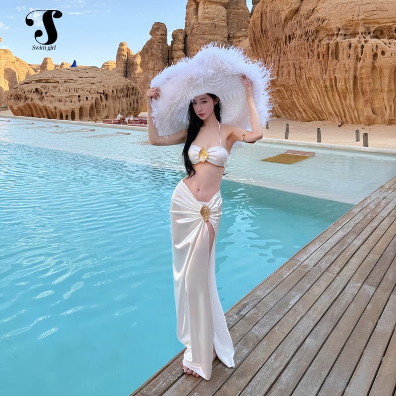swimgirlเซ็กซี่ บิกินี่แบบไม่มีสาย ,สุภาพสตรี แฟชั่น กระโปรงยาวผ่าสูง ,วันหยุดพักผ่อนริมทะเล รูปที่ 1