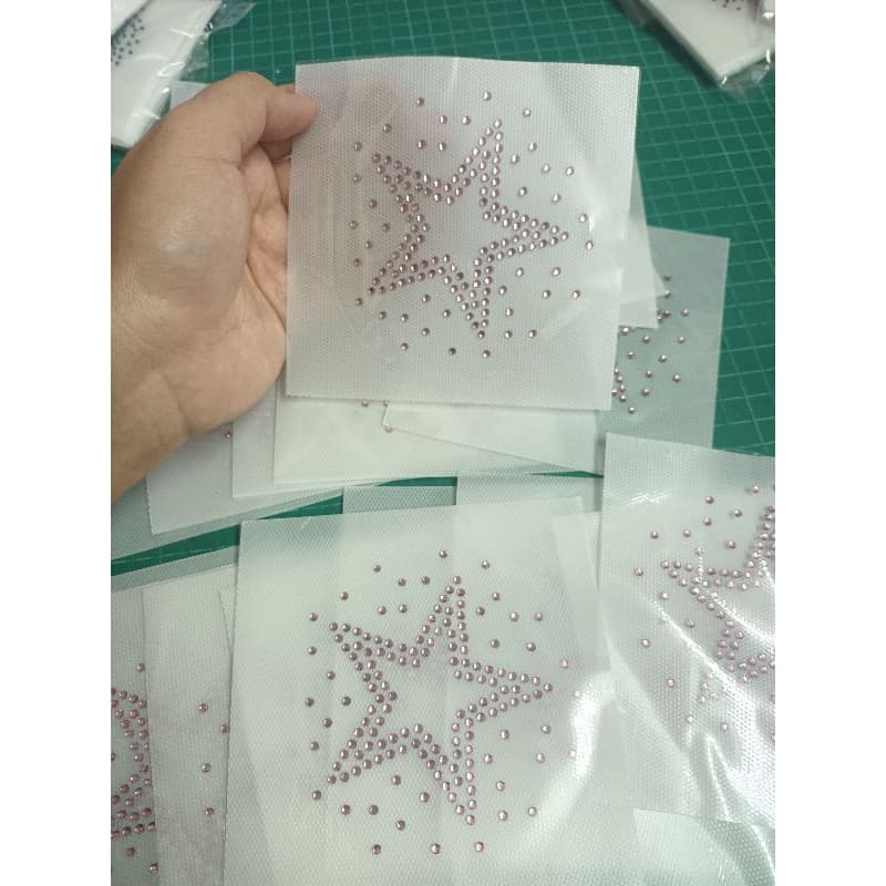 เพชรรีดลายสำเร็จ เพชรรีดร้อน Hotfix Rhinestone โลโก้เพชรรีดรูปดาว เพชรรีดติดเสื้อ ผลิตในไทย รูปที่ 1