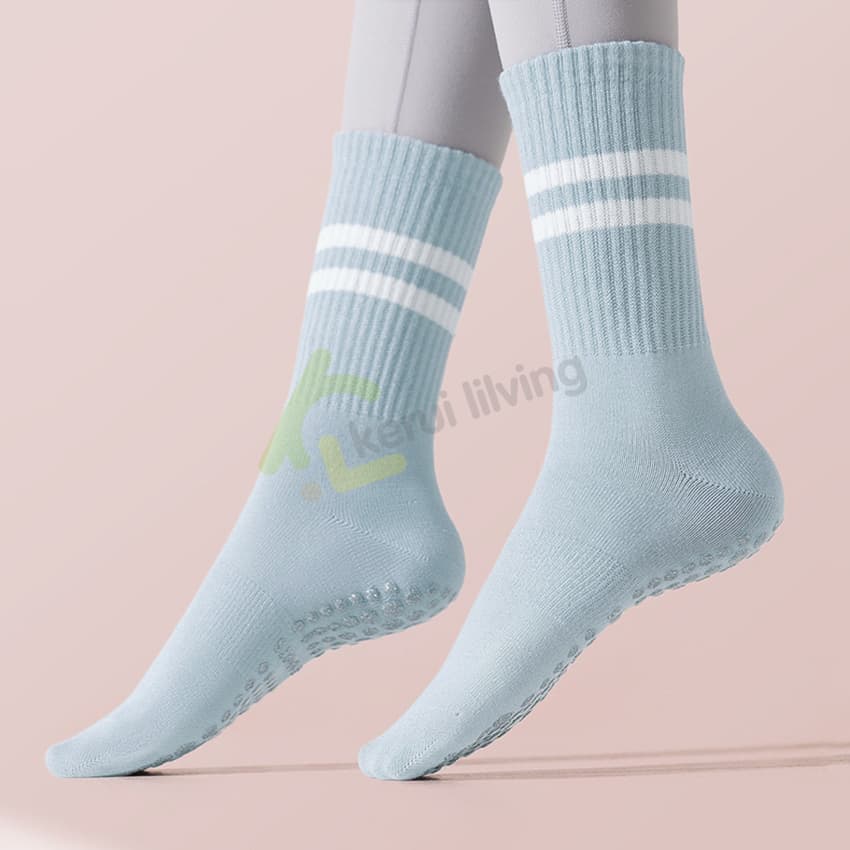 Cobbe ถุงเท้าพิลาทิส โยคะ กันลื่น สไตล์ใหม่ ถุงเท้ากีฬา sports socks ถุงเท้าซิลิโคน สําหรับเล่นโยคะ ในบ้าน ถุงเท้าโยคะ รูปที่ 8