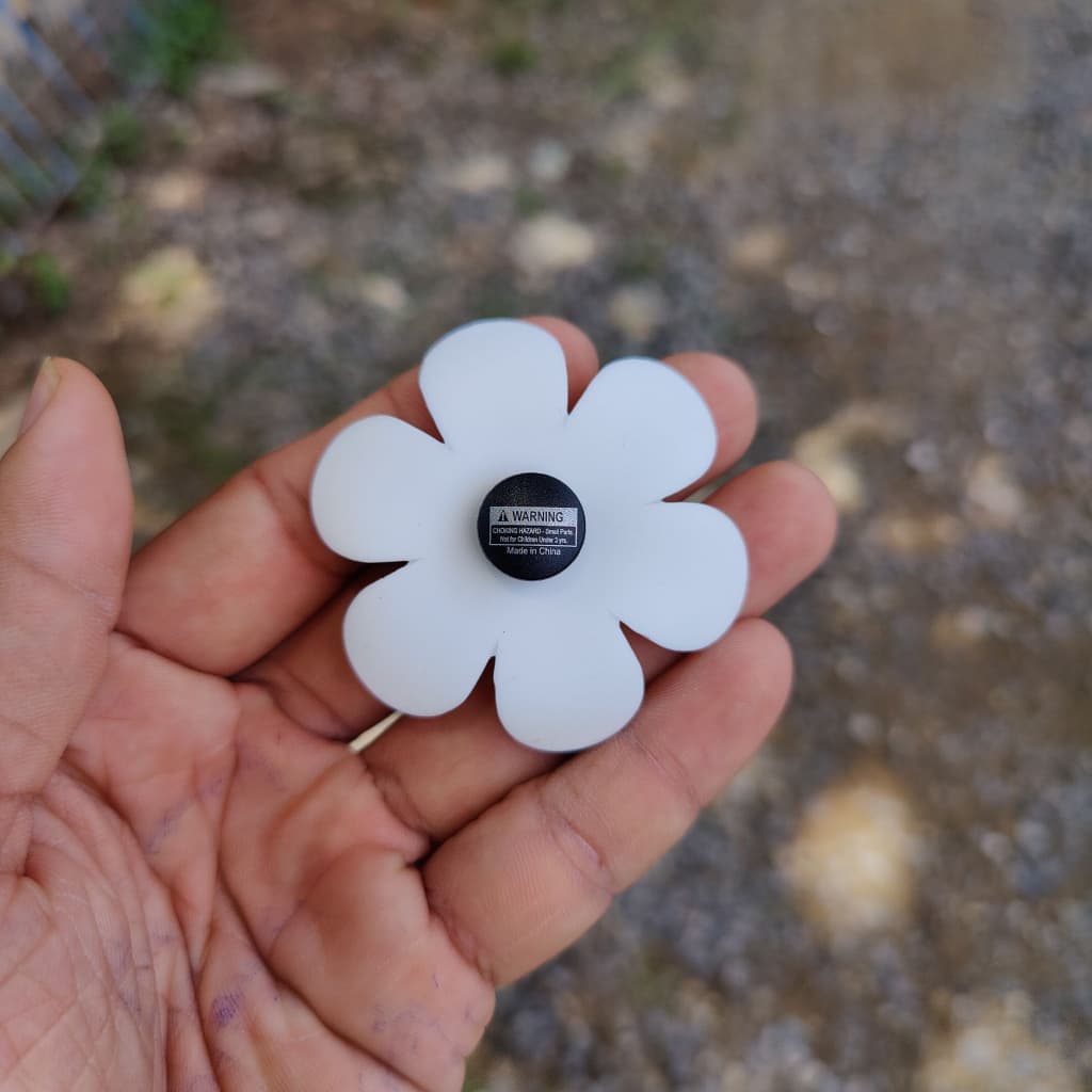ดอกเดซี่ 1ดอก ตัวติดรองเท้า จิบบิท ติดรองเท้ามีรู หนาสวย มี รูปที่ 2