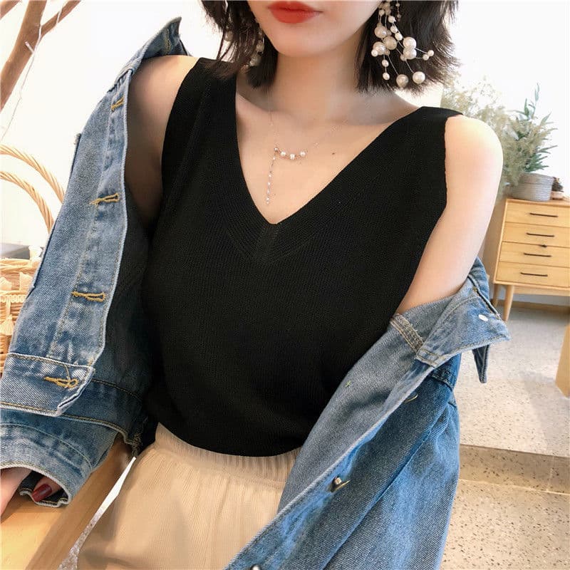 SELLเสื้อผ้าผู้หญิง เสื้อแขนกุดไหมพรม คุณภาพดีสวมใส่สบาย เสื้อกล้ามผ้ายืด คอวี รูปที่ 2