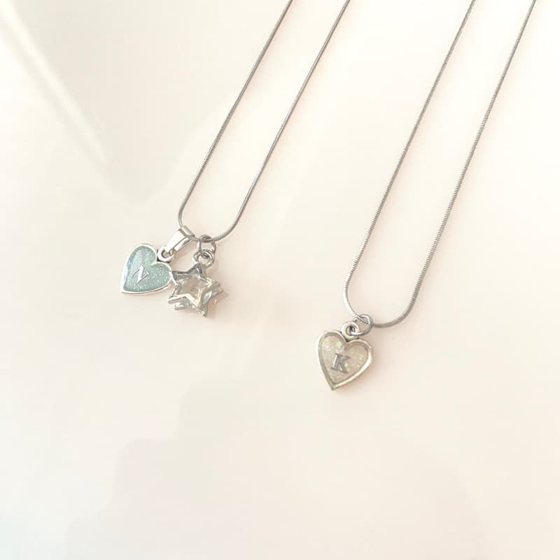 SJ027 สร้อยสแตนเลส จี้เรซิ่นอักษร -Mini Heart (‼รบกวนแจ้งสีพื้นหลัง+ตัวอักษร A-Z 1 ตัว ในแชทด้วยนะคะ) รูปที่ 9