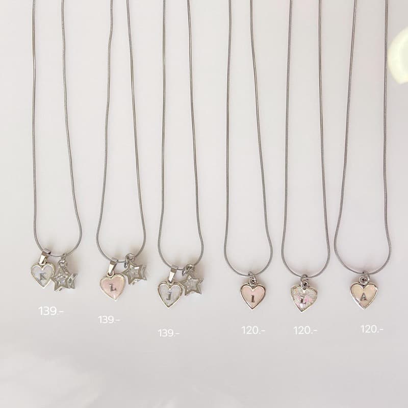 SJ027 สร้อยสแตนเลส จี้เรซิ่นอักษร -Mini Heart (‼รบกวนแจ้งสีพื้นหลัง+ตัวอักษร A-Z 1 ตัว ในแชทด้วยนะคะ) รูปที่ 1