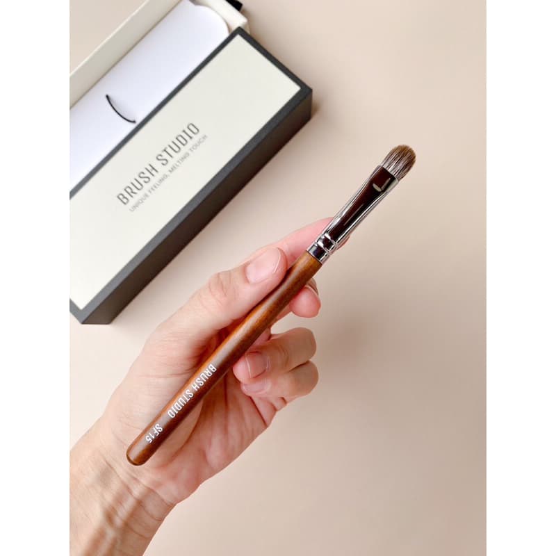 BRUSH STUDIO : SF15 Silver Fox Medium Eyeshadow Brush แปรงแต่งตาขนจิ้งจอกเงินขนาดกลาง รูปที่ 4