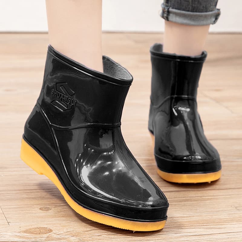 Luckkyshoes สินค้าใหม่ รองเท้าบูทแฟชั่น เหมาะสำหรับงานหน้าฝน กันน้ำได้อย่างดี ถึงจะเลอะแค่ไหนก็ทำความสะอาดง่ายอย รูปที่ 4