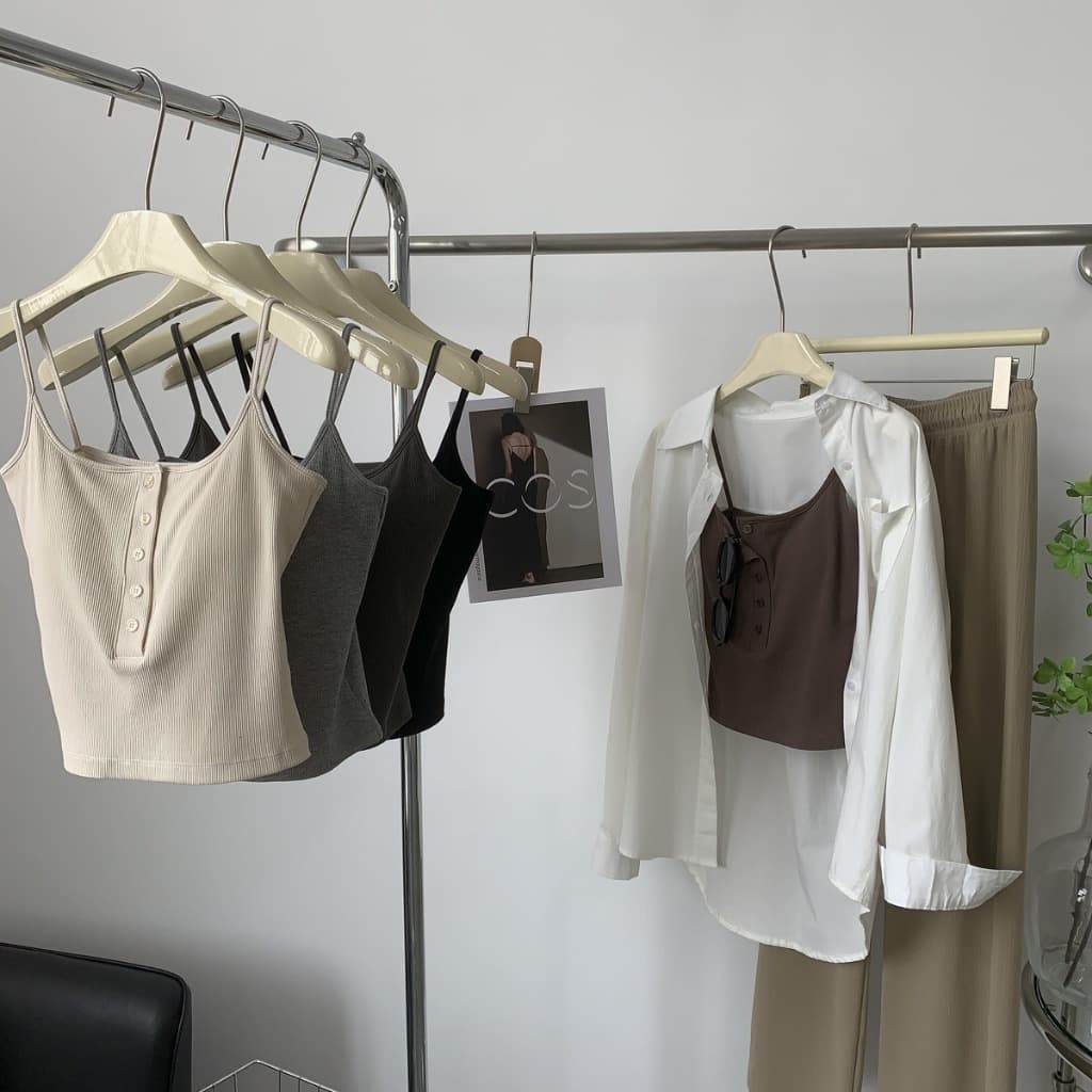 เสื้อสายเดี่ยวผ้าร่องผ้านิ่มใส่สบายมีฟองน้ำในตัว สามารถใส่เเมทได้กับทุกสไตส์ รุ่น B-102 สินค้า จากไทย รูปที่ 1